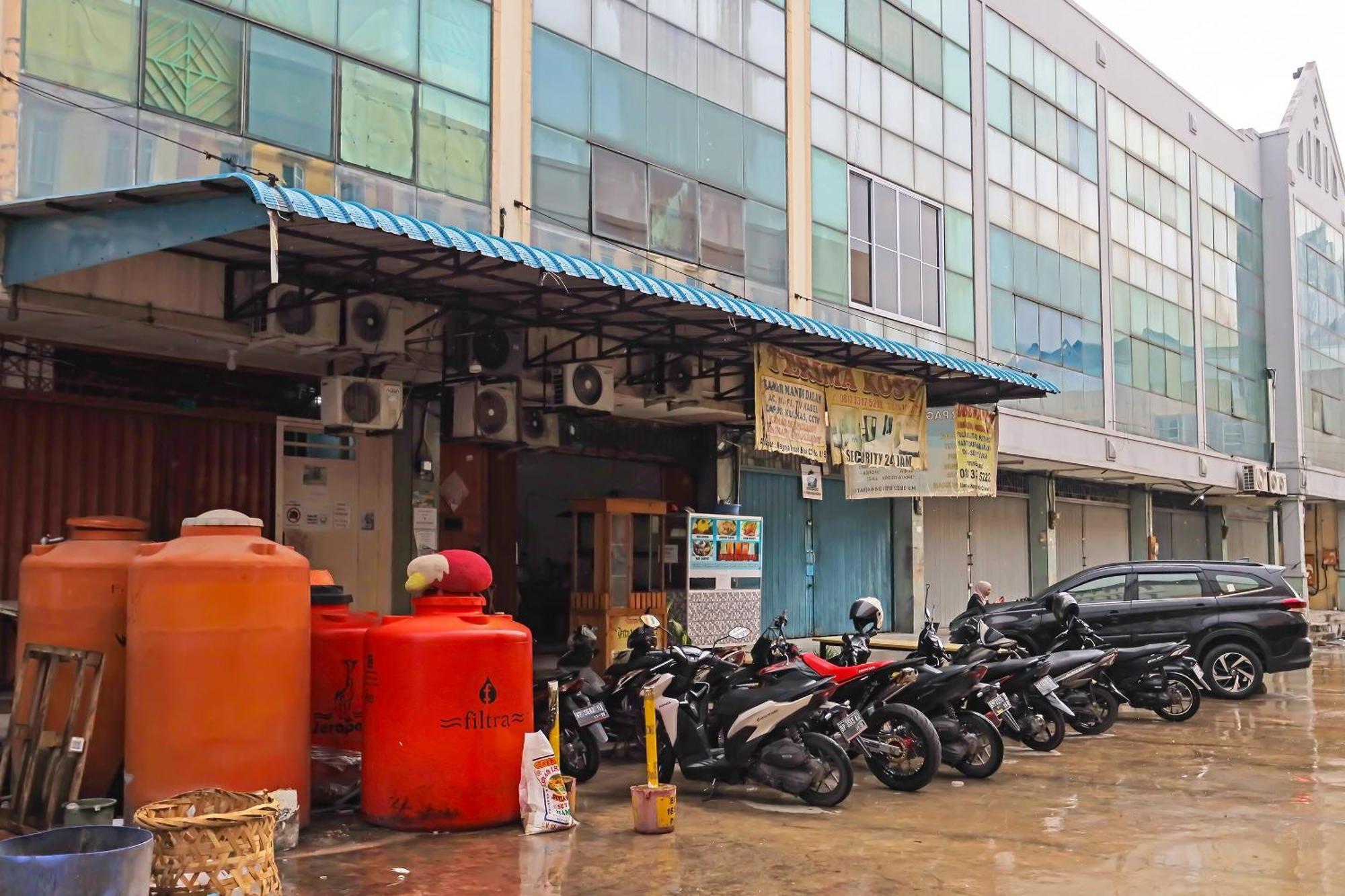 Oyo 92451 Hasan House Syariah 2Nearvihara Budhi Bhakti Nagoya Buitenkant foto